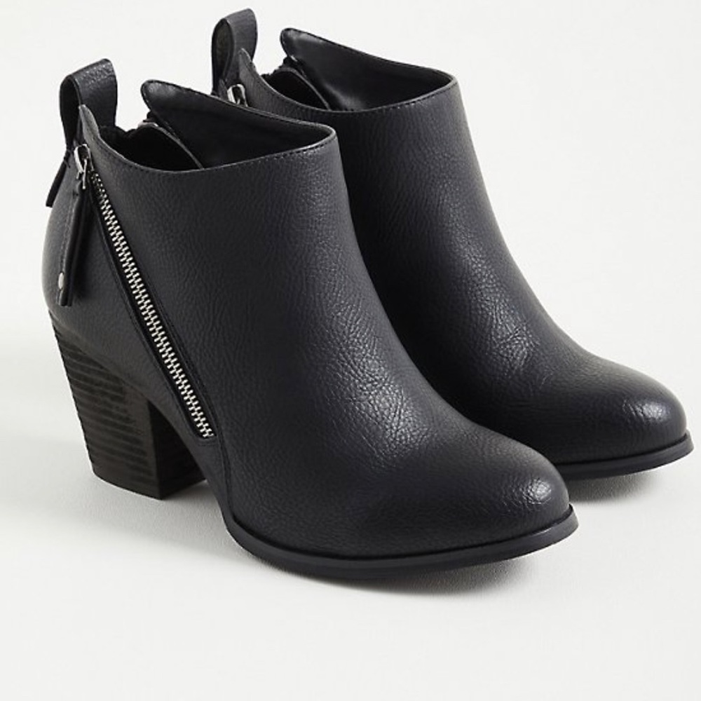 Torrid Black Double Side Zip Bootie! Size 9 Wide new with tags